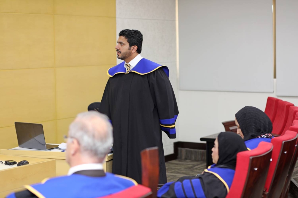 الزياني يبحث أثر ابتكار نموذج الأعمال على الأداء المستدام دراسة حالة للشركات الصغيرة والمتوسطة في البحرين