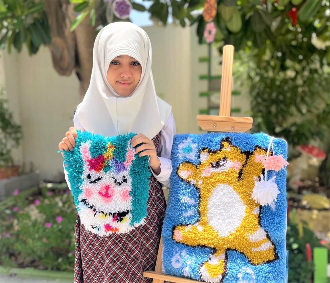 (آلاء).. من التوحد والخجل إلى التفوق والإبداع والثقة بالنفس في مدرسة الديه