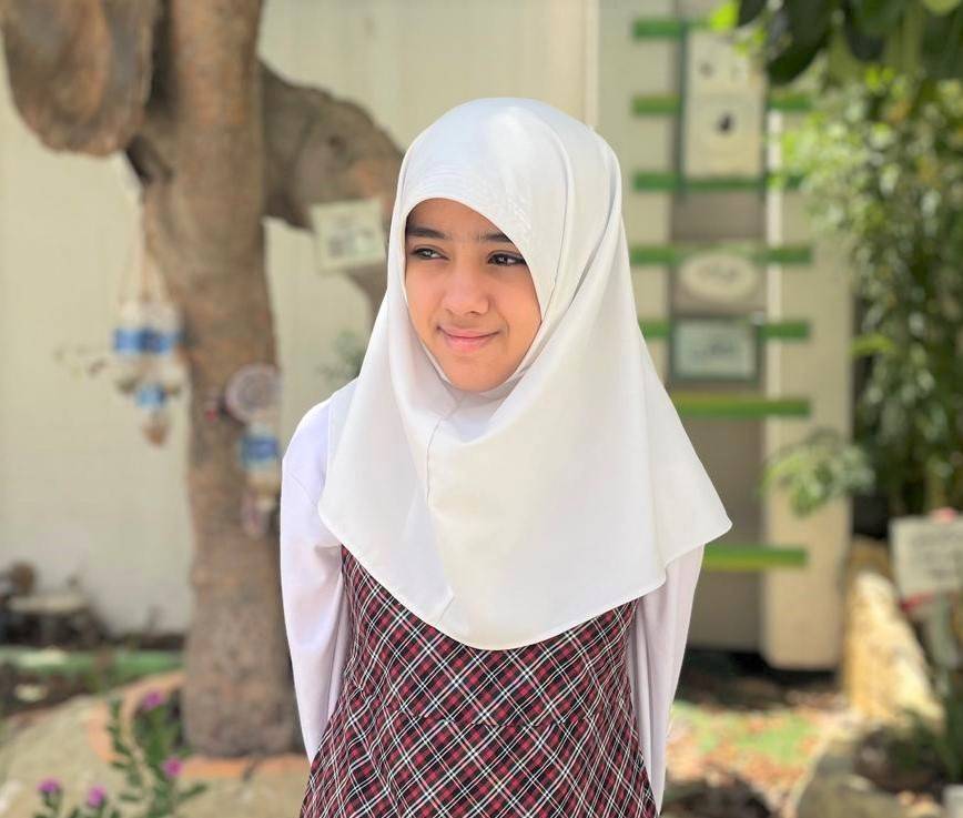 (آلاء).. من التوحد والخجل إلى التفوق والإبداع والثقة بالنفس في مدرسة الديه