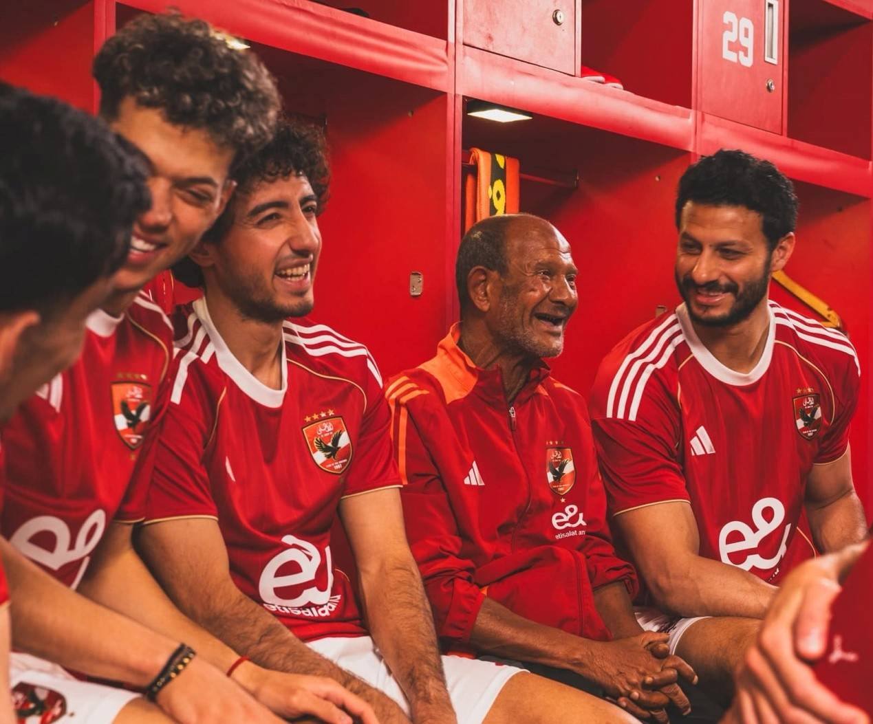 الأهلي المصري يكشف عن قميصه الجديد استعدادًا لكأس العالم للأندية 2025 | صور