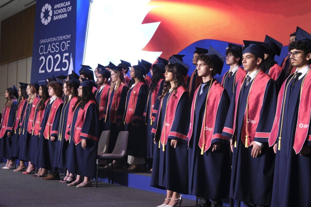 المدرسة الأمريكية في البحرين تحتفل بتخريج الدفعة الثانية من طلبتها