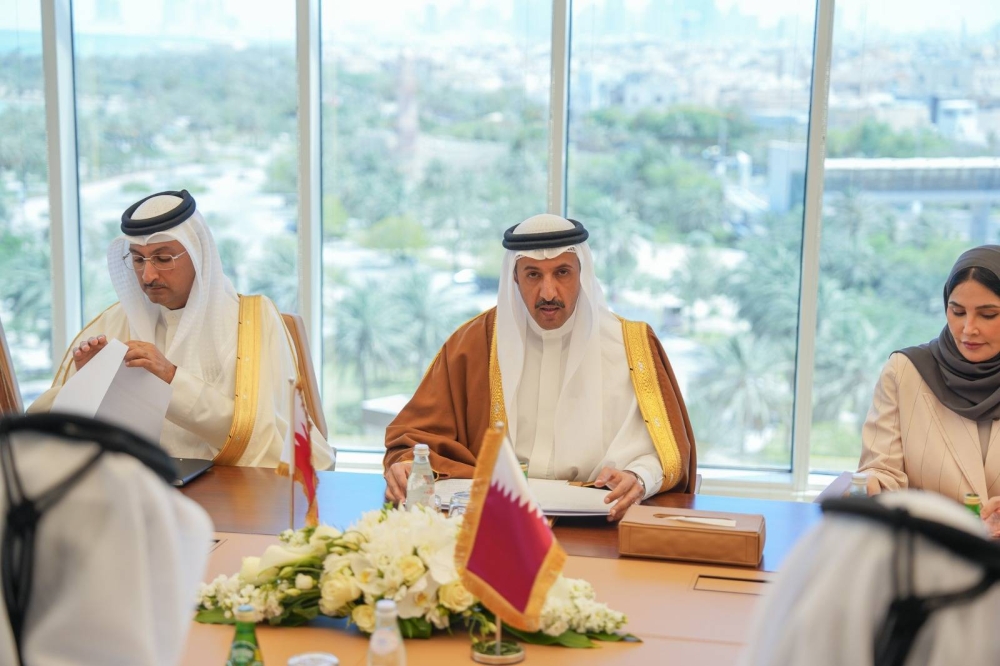 بحث مشروعي الجسر والربط البحري المشترك بين البحرين وقطر