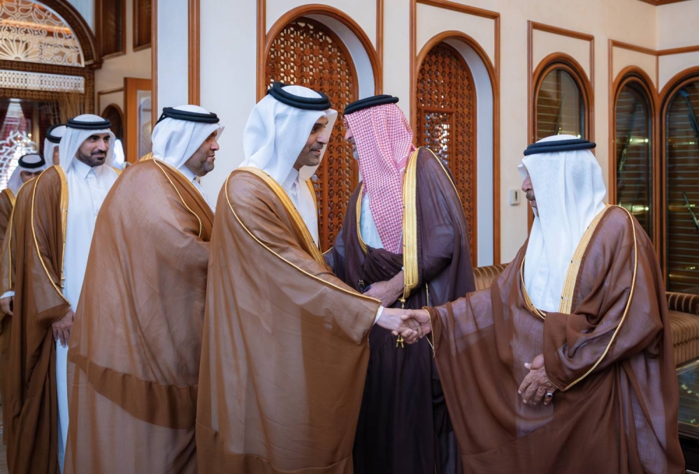 الملك  يستقبل  محمد بن عبد الله  وزير المواصلات بدولة قطر