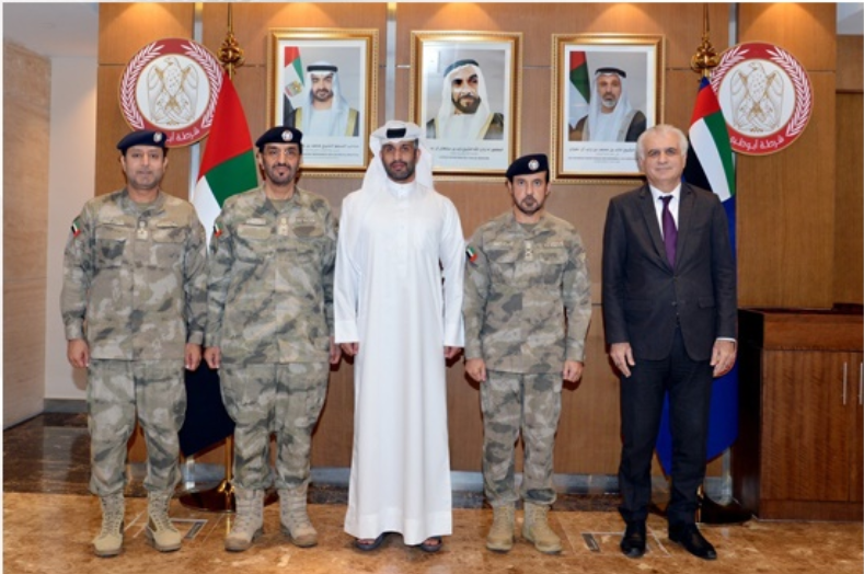 قائد عام شرطة أبوظبي يلتقي الرئيس التنفيذي لمركز ناصر العلمي والتقني