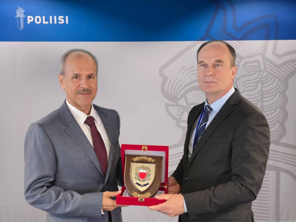 "الجنسية والجوازات" تبحث الاستفادة من التجربة الفنلندية في تطبيق هوية السفر الرقمية