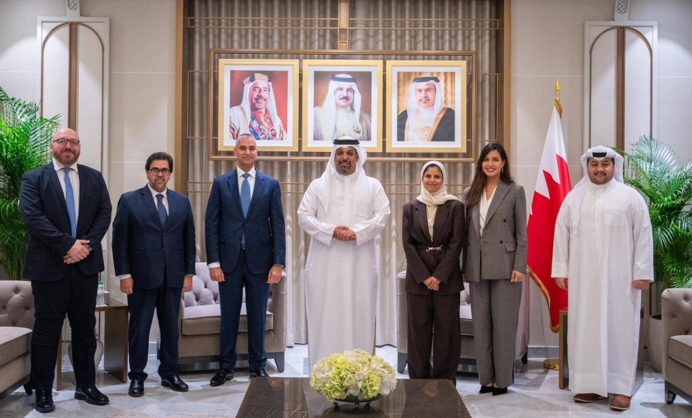 وزير المالية: &laquo;البحرين المركزي&raquo; يضطلع بدور بارز في تطوير القطاع المالي والمصرفي