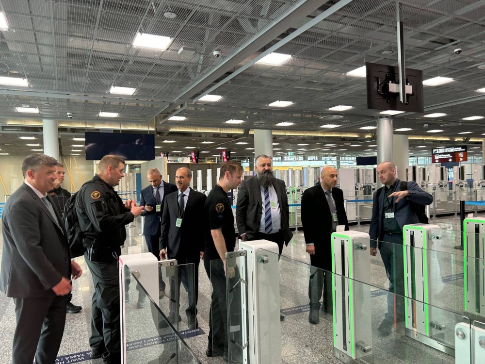 هشام بن عبدالرحمن يزور مطار هلسنكي في فنلندا و يطّلع على الأنظمة الحدودية الذكية