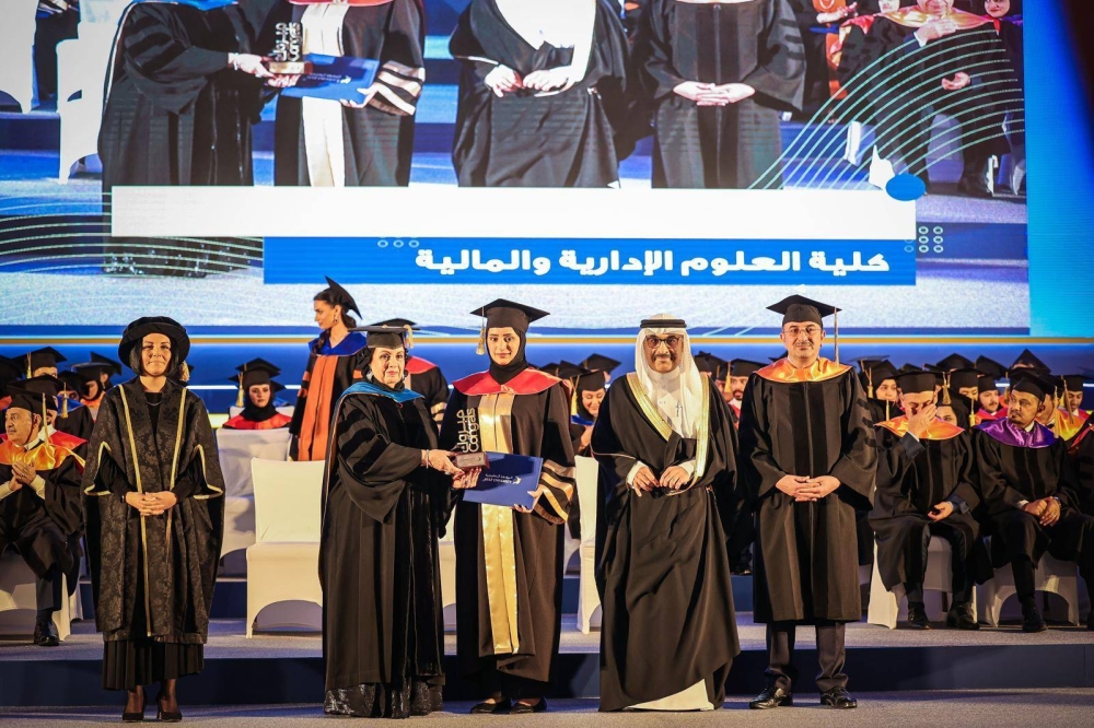 الجامعة الخليجية تحتفي بتخريج 247 من طلبة الفوج الـ 21 بمختلف التخصصات