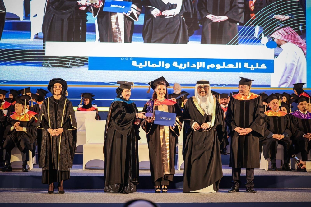 الجامعة الخليجية تحتفي بتخريج 247 من طلبة الفوج الـ 21 بمختلف التخصصات