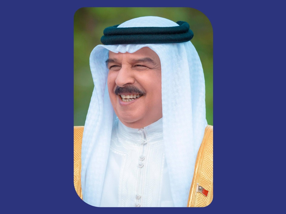 ناصر بن حمد يشارك صورة جلالة الملك خلال صلاة عيد الأضحى