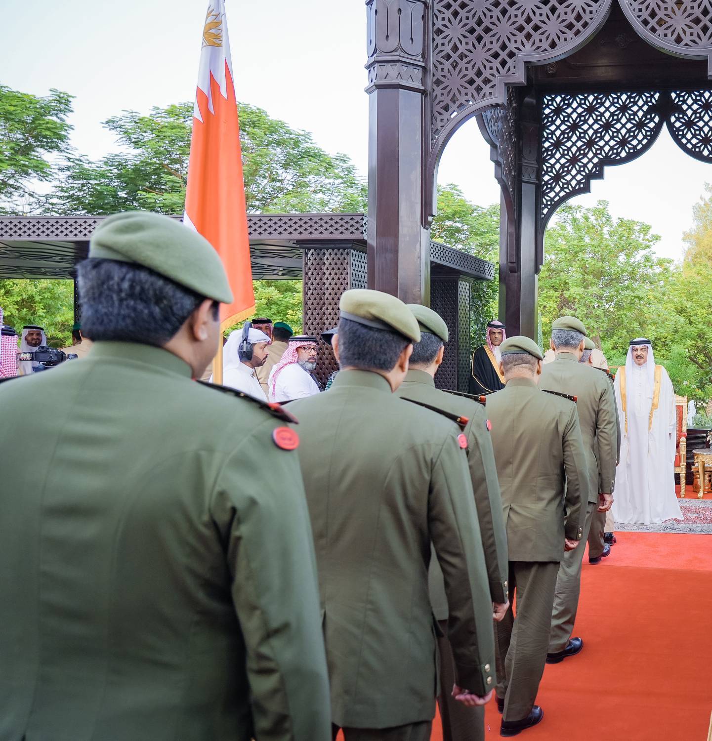 الملك يؤدي صلاة عيد الاضحى المبارك