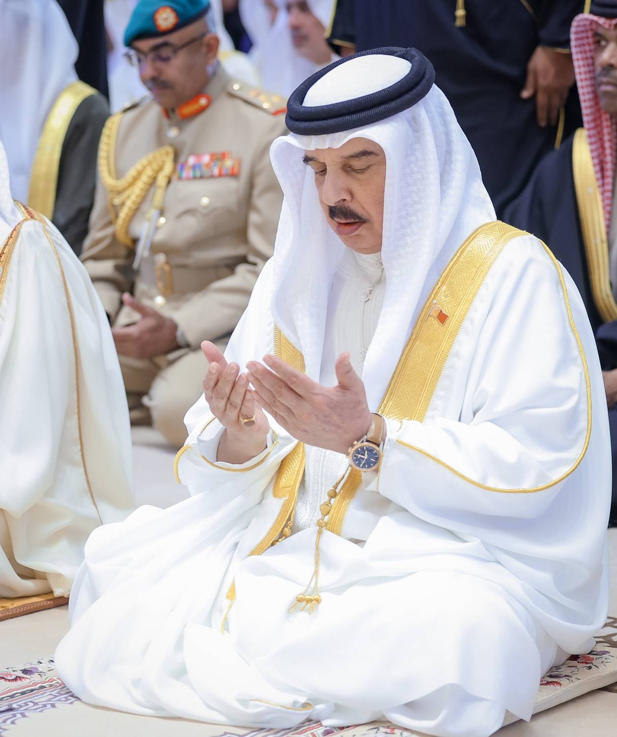 الملك يؤدي صلاة عيد الاضحى المبارك