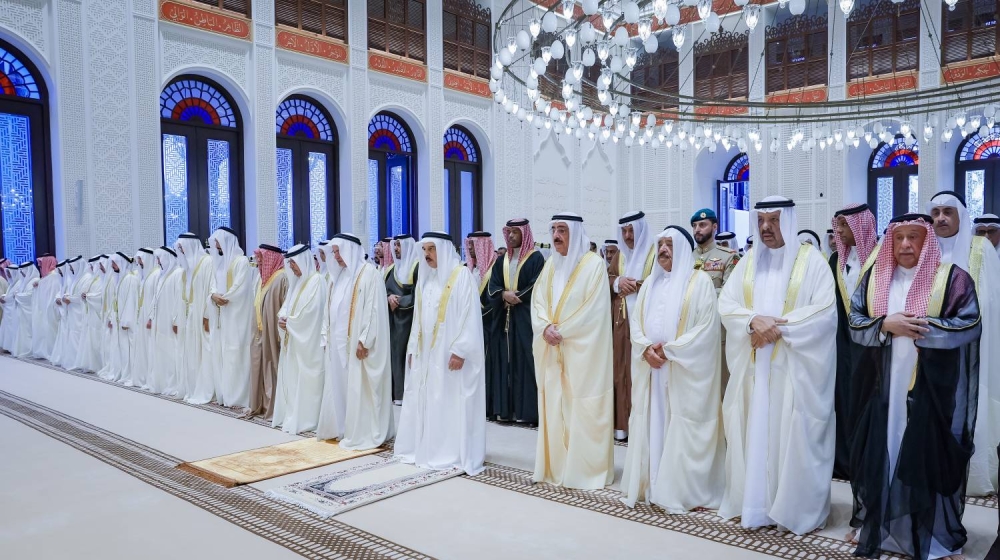 الملك يؤدي صلاة عيد الاضحى المبارك