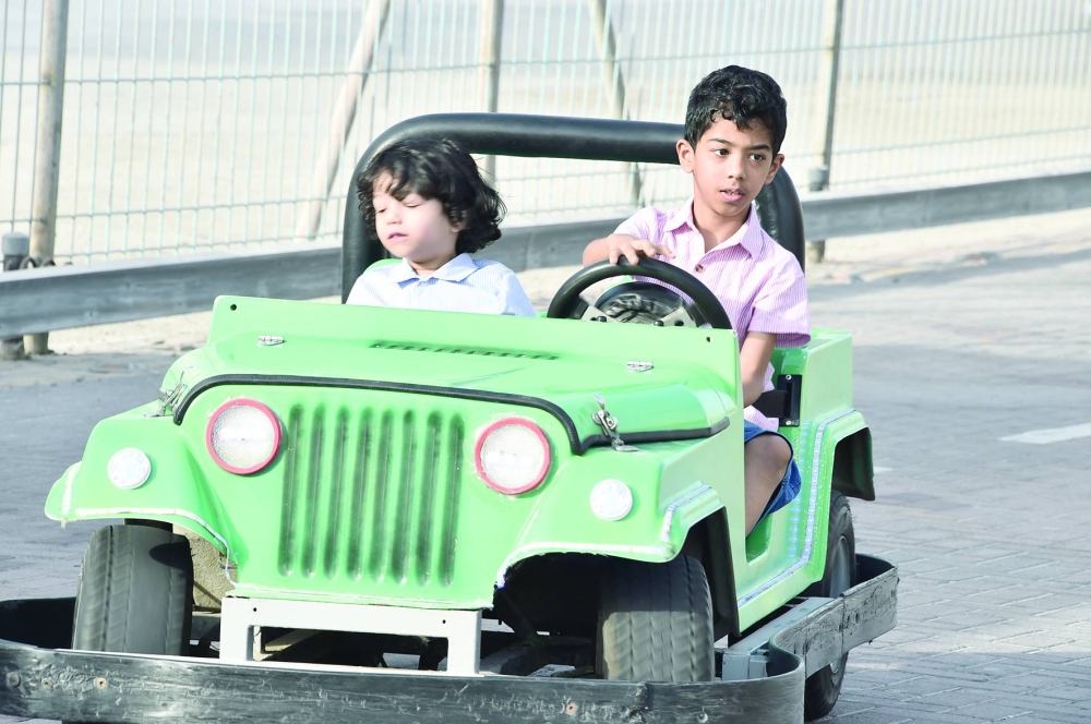 عدسة "الوطن" ترصد فرحة العيد في الحدائق والمتنزهات والمجمّعات