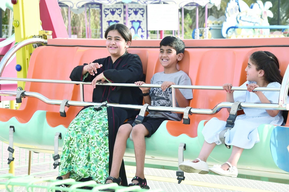 عدسة "الوطن" ترصد فرحة العيد في الحدائق والمتنزهات والمجمّعات