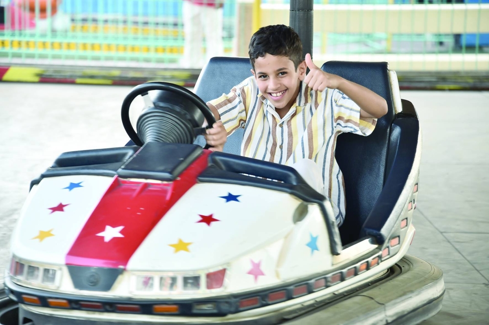 عدسة "الوطن" ترصد فرحة العيد في الحدائق والمتنزهات والمجمّعات