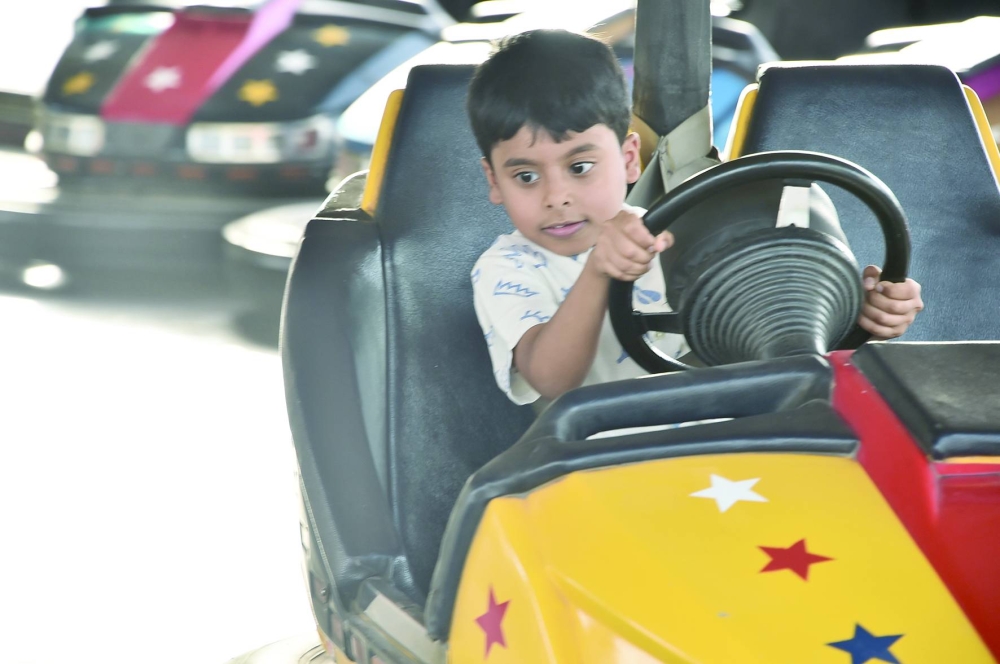 عدسة "الوطن" ترصد فرحة العيد في الحدائق والمتنزهات والمجمّعات