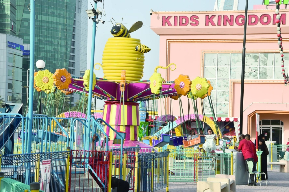 عدسة "الوطن" ترصد فرحة العيد في الحدائق والمتنزهات والمجمّعات