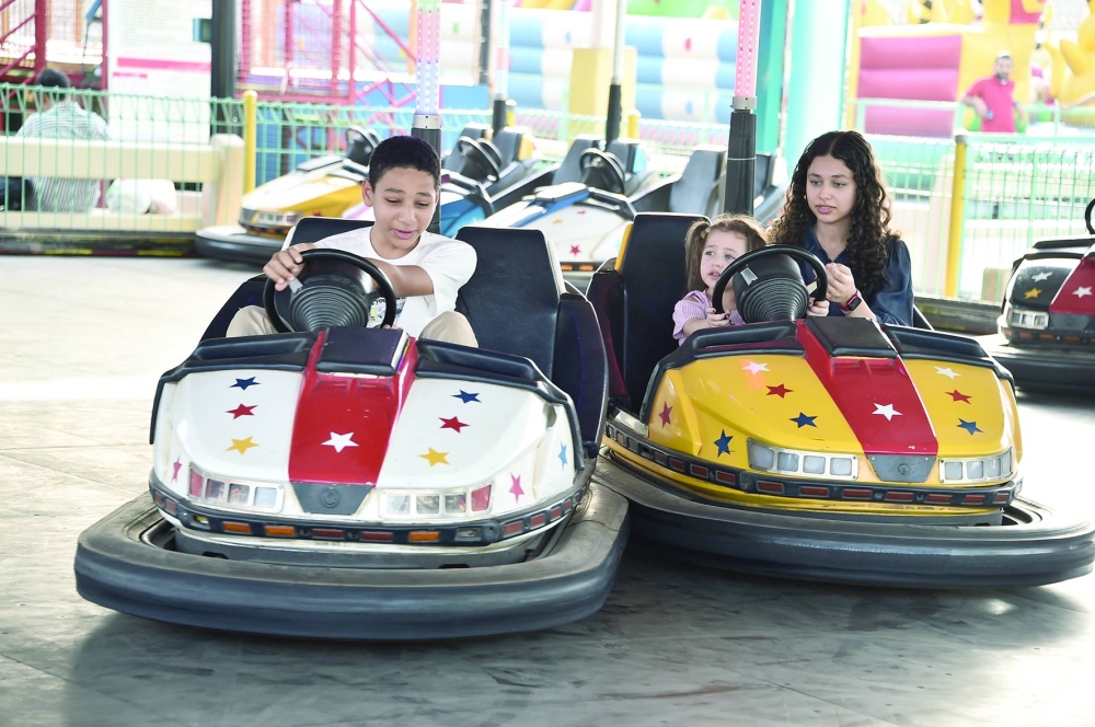 عدسة "الوطن" ترصد فرحة العيد في الحدائق والمتنزهات والمجمّعات