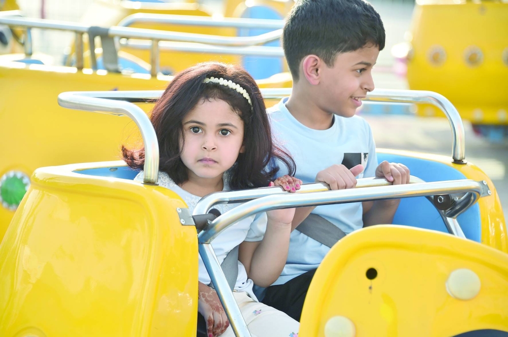 عدسة "الوطن" ترصد فرحة العيد في الحدائق والمتنزهات والمجمّعات