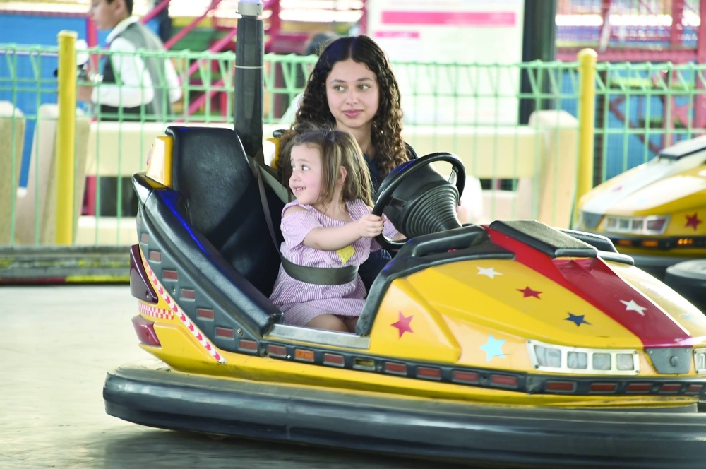 عدسة "الوطن" ترصد فرحة العيد في الحدائق والمتنزهات والمجمّعات