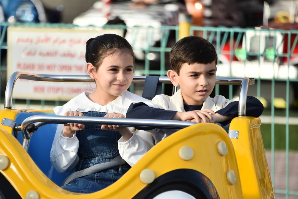 عدسة "الوطن" ترصد فرحة الأطفال بالعيد في الحدائق والمتنزهات والمجمّعات