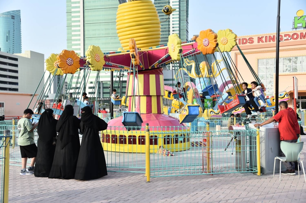 عدسة "الوطن" ترصد فرحة الأطفال بالعيد في الحدائق والمتنزهات والمجمّعات