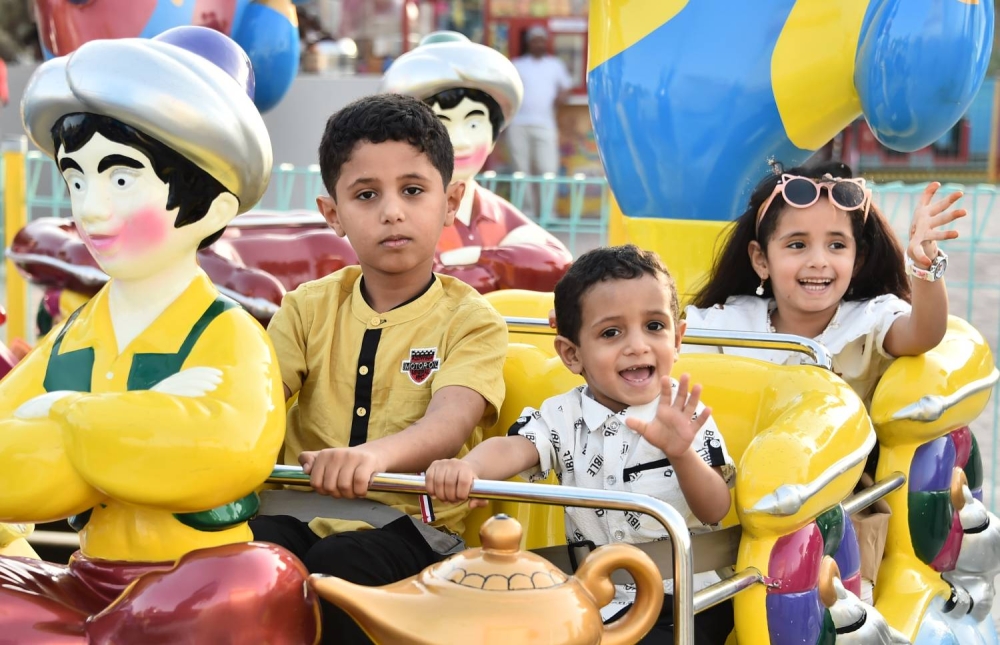 عدسة "الوطن" ترصد فرحة الأطفال بالعيد في الحدائق والمتنزهات والمجمّعات