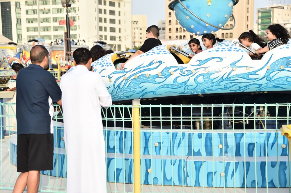 عدسة "الوطن" ترصد فرحة الأطفال بالعيد في الحدائق والمتنزهات والمجمّعات