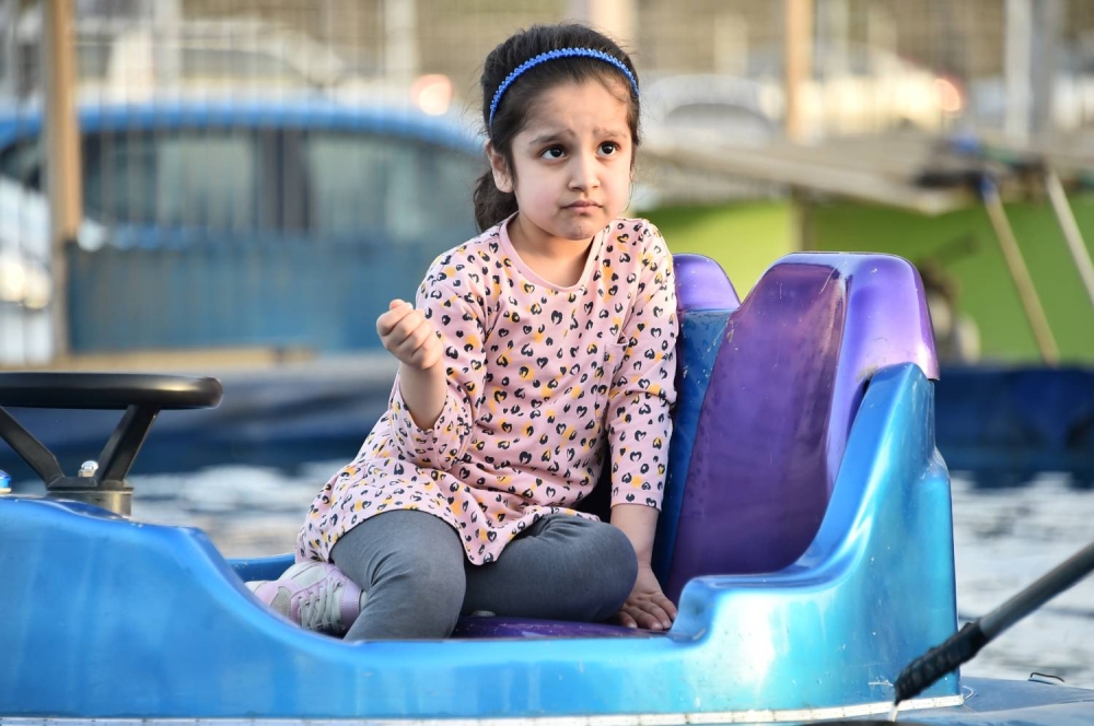 عدسة "الوطن" ترصد فرحة الأطفال بالعيد في الحدائق والمتنزهات والمجمّعات