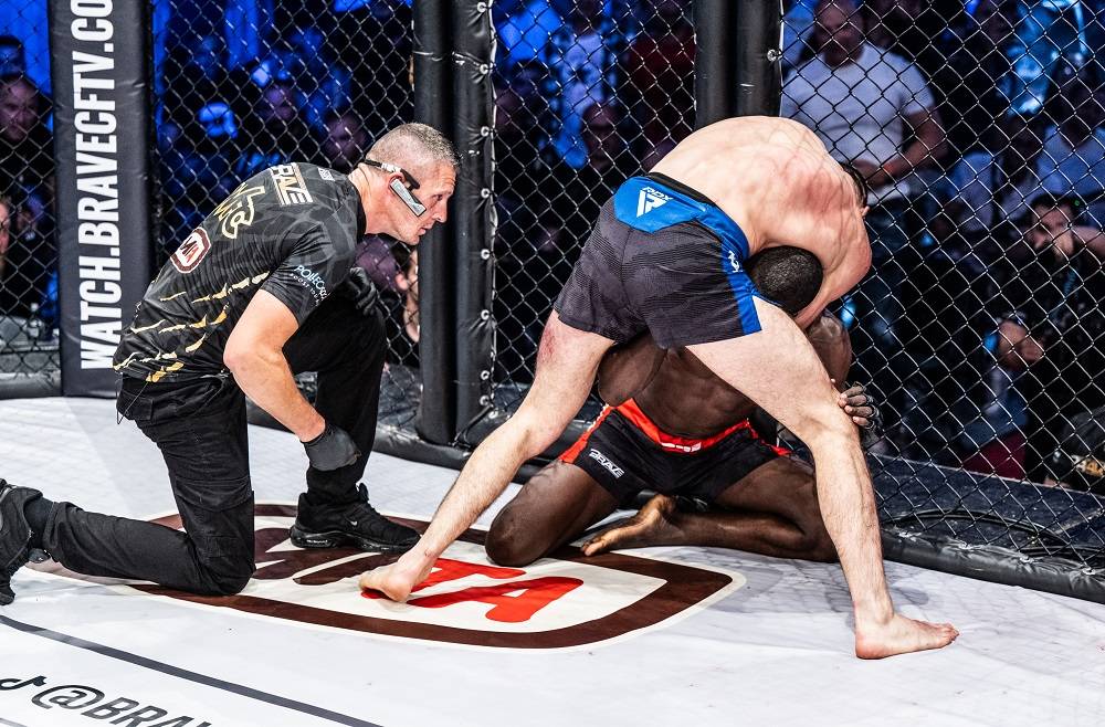 &laquo;فخر الدين&raquo; أول عربي يتوّج بـ3 ألقاب عالمية في فنون القتال المختلطة