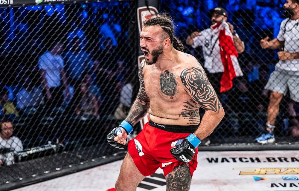 &laquo;فخر الدين&raquo; أول عربي يتوّج بـ3 ألقاب عالمية في فنون القتال المختلطة