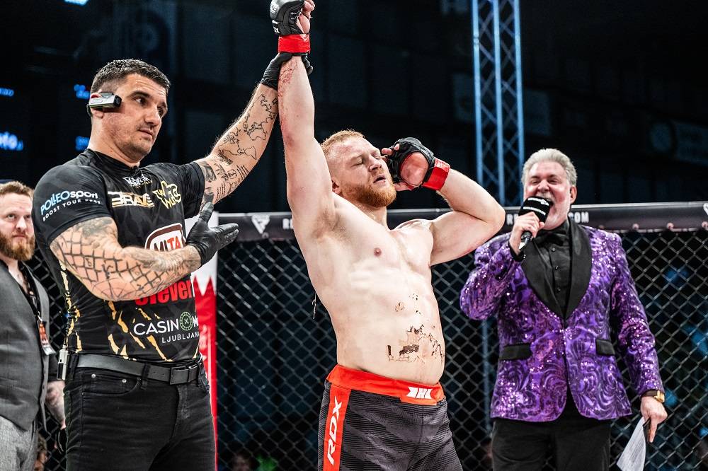 &laquo;فخر الدين&raquo; أول عربي يتوّج بـ3 ألقاب عالمية في فنون القتال المختلطة