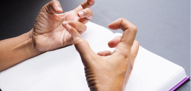 أسباب نوبات التشنج العصبي والأعراض الشائعة