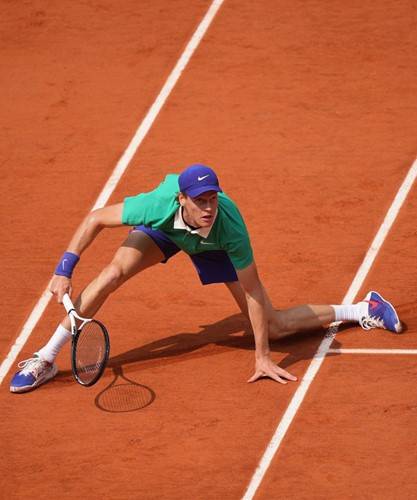 الأسباني ألكاراز يحافظ على لقب "رولان غاروس" بالفوز على الإيطالي سينر بعد مباراة مثيرة