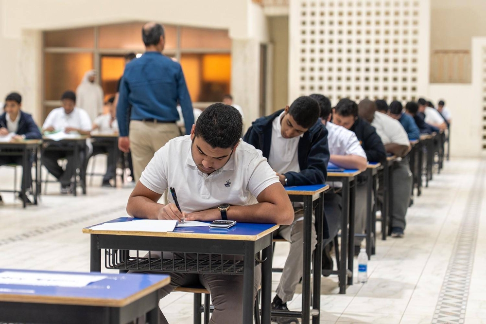 التربية الكويتية تحيل 17 حساباً ومجموعة للنيابة لنشر أسئلة ومعلومات مضللة عن الامتحانات
