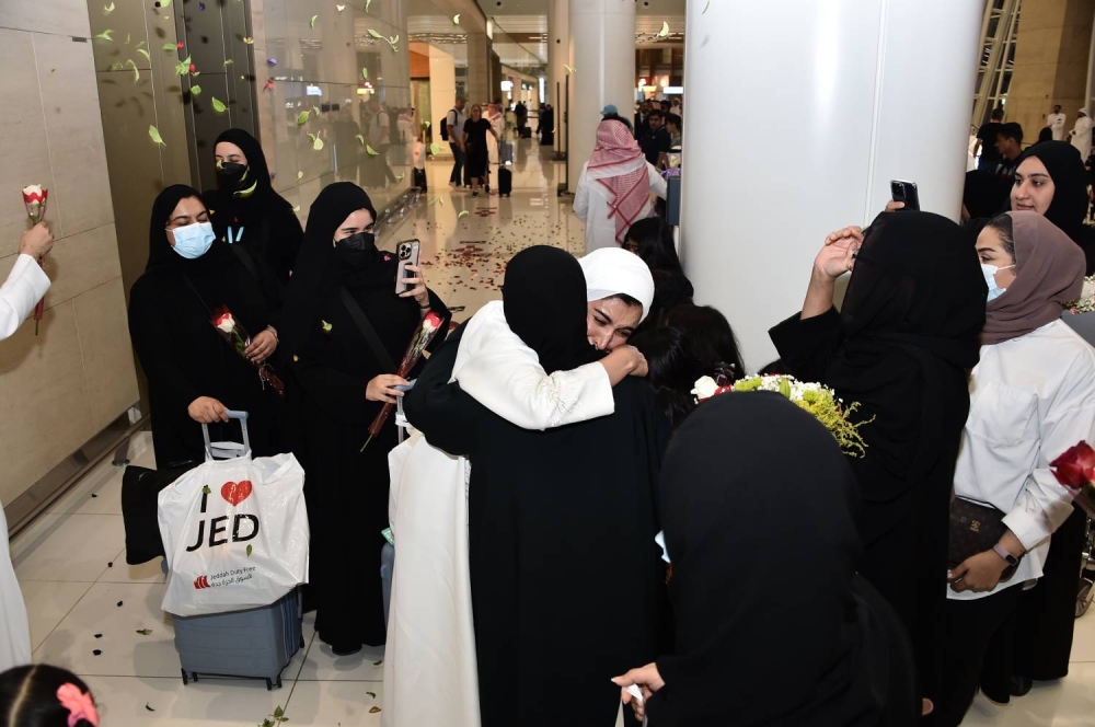 حجاج البحرين يعودون إلى أرض الوطن بعد أداء مناسك الحج