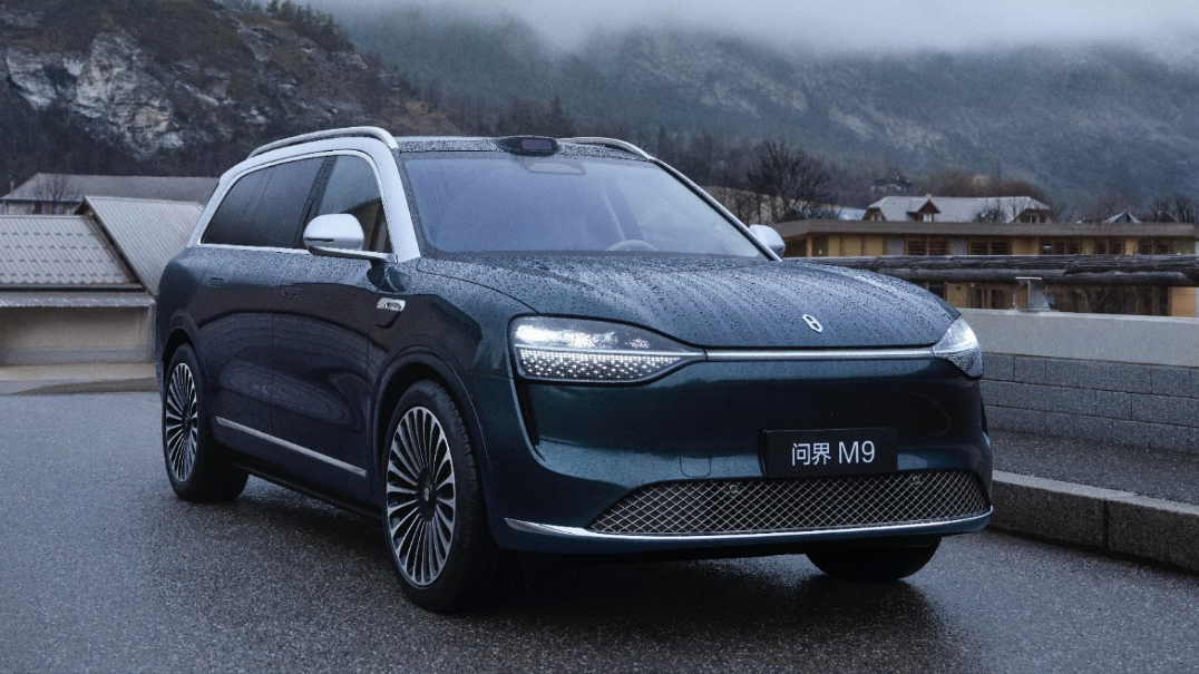 AITO M9 موديل 2025.. تحفة كهربائية تجمع بين الفخامة والذكاء في سيارة واحدة