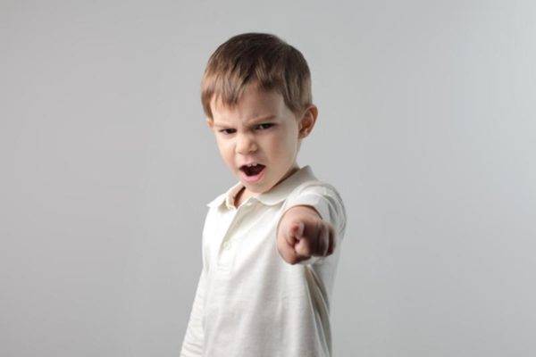 التأديب الذكي.. تعديل سلوك الطفل حسب مرحلته العمرية