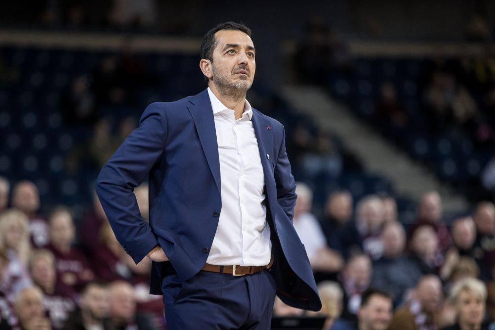 الاتحاد البحريني لكرة السلة يتعاقد مع المدرب اليوناني جورج فوفوراس لقيادة المنتخب الوطني للرجال