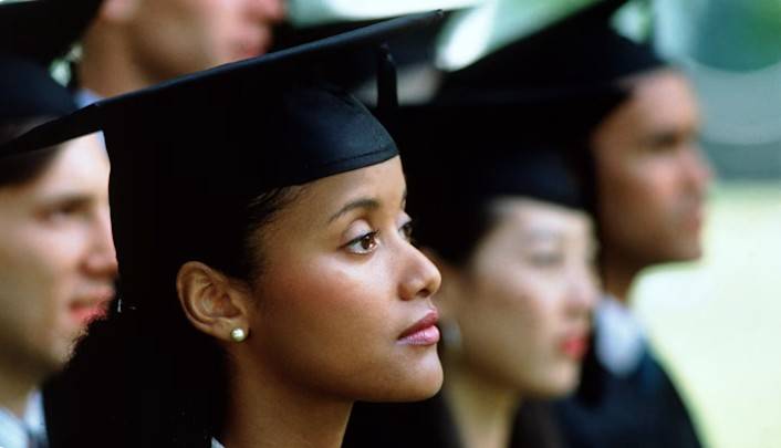 الجامعات تتجه للتعليم المدمج الشهادة الجامعية في عصر الذكاء الاصطناعي