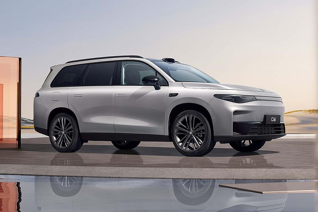 Leapmotor C16 موديل 2025.. سيارة SUV كهربائية بسبعة مقاعد ونظام قيادة ذكي