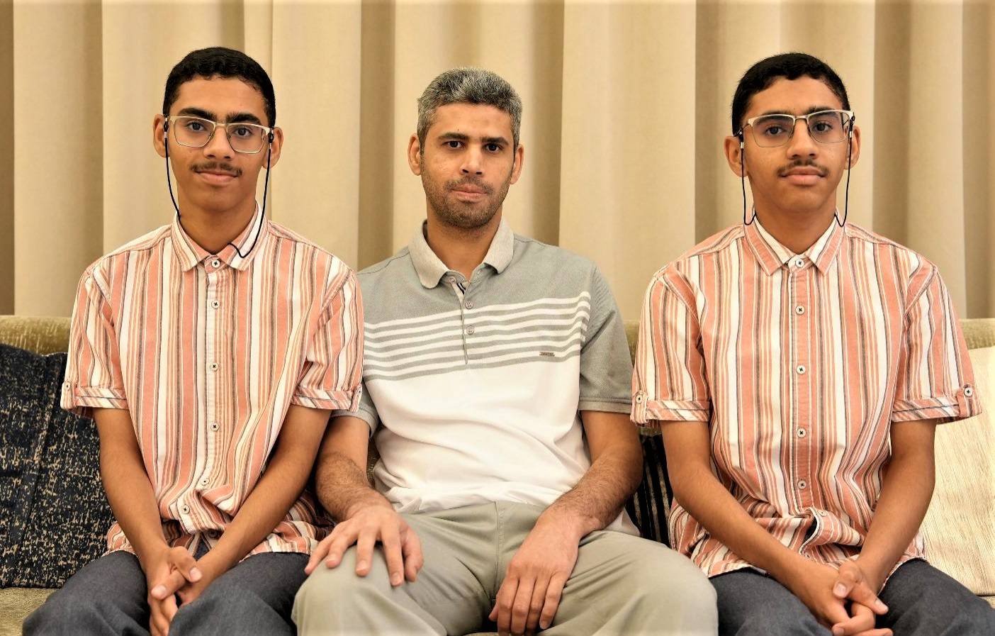 التوأمان حسن وحسين في صدارة الخريجين المتفوقين