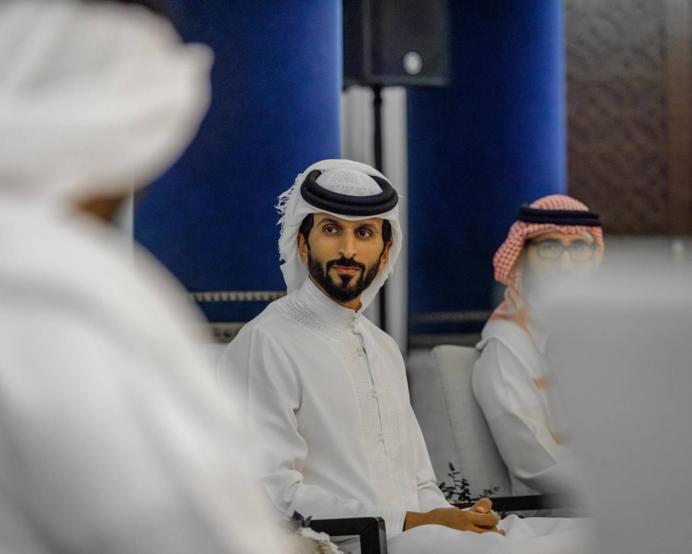 &lrm;ناصر بن حمد: الشراكة مع موانئ أبوظبي خطوة نوعية لتعزيز ريادة المملكة في الصناعات البحرية المستدامة