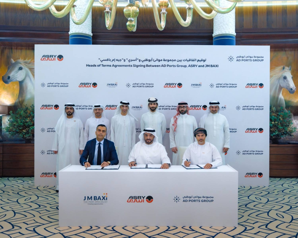 &lrm;ناصر بن حمد: الشراكة مع موانئ أبوظبي خطوة نوعية لتعزيز ريادة المملكة في الصناعات البحرية المستدامة