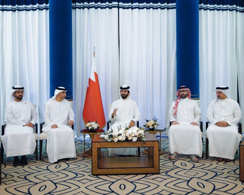 &lrm;ناصر بن حمد: الشراكة مع موانئ أبوظبي خطوة نوعية لتعزيز ريادة المملكة في الصناعات البحرية المستدامة