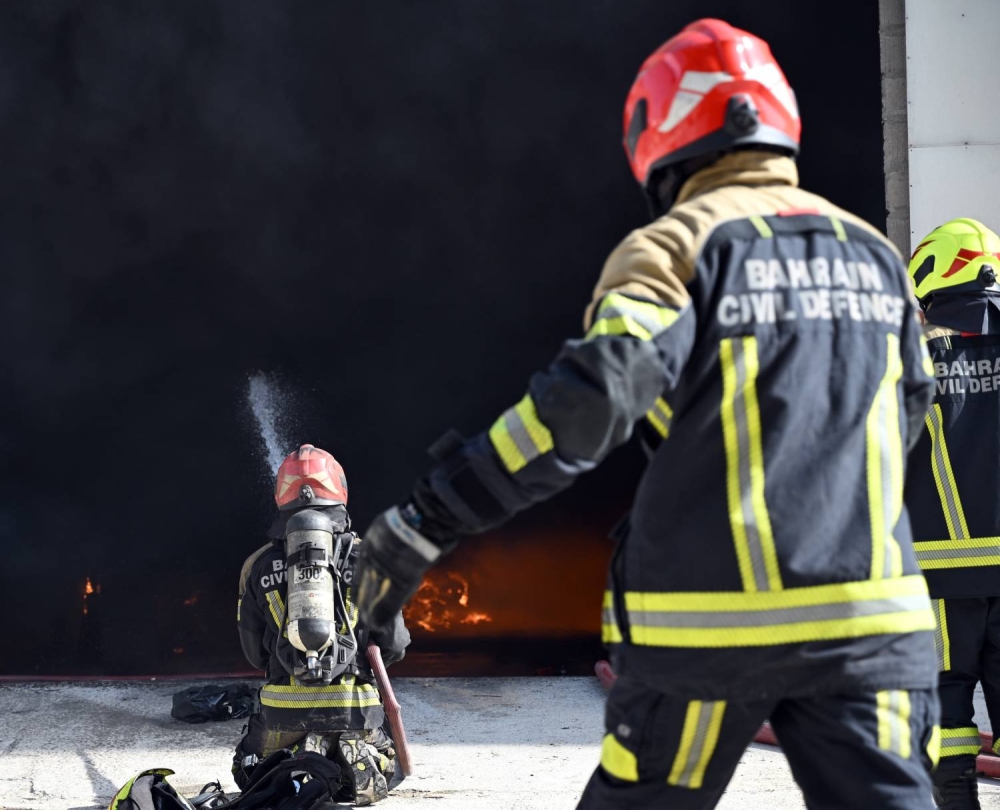 الدفاع المدني يخمد حريقاً اندلع في مستودع بمنطقة سلماباد