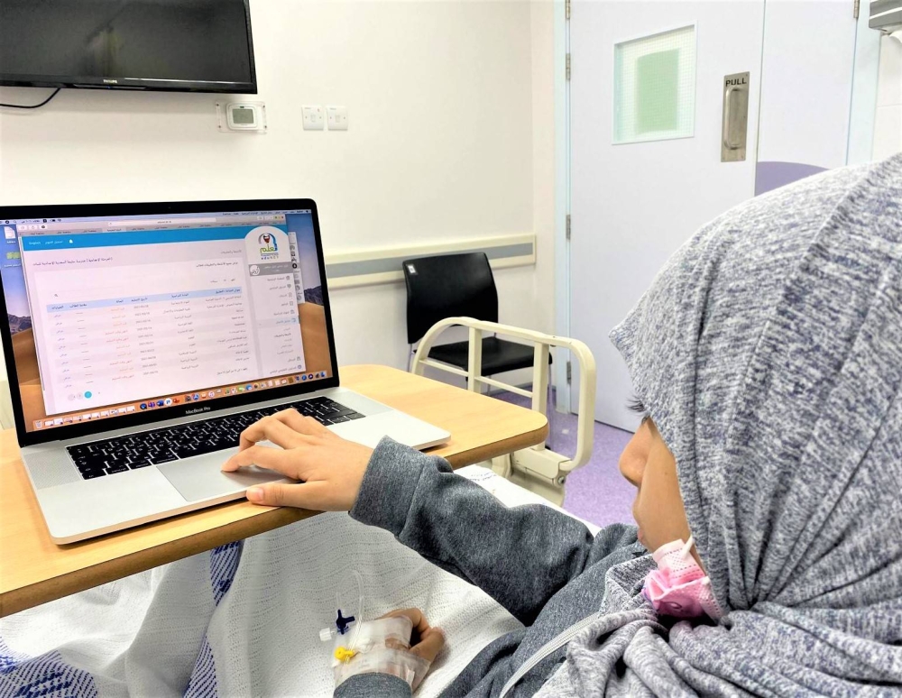 أروى تتفوق رغم المرض وتقديم امتحانين نهائيين في المستشفى