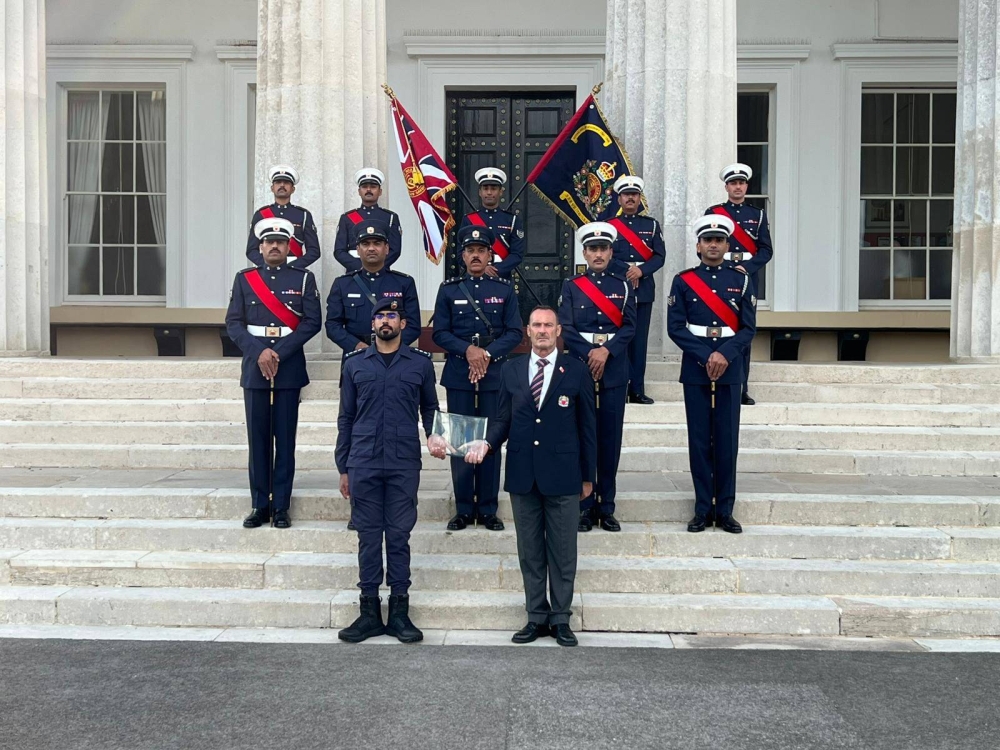 فريقا العصا لقياس الخطوات العسكرية يُحرزان الأول والثالث وأفضل قائد فريق في بطولة أكاديميّة "ساند هيرست"