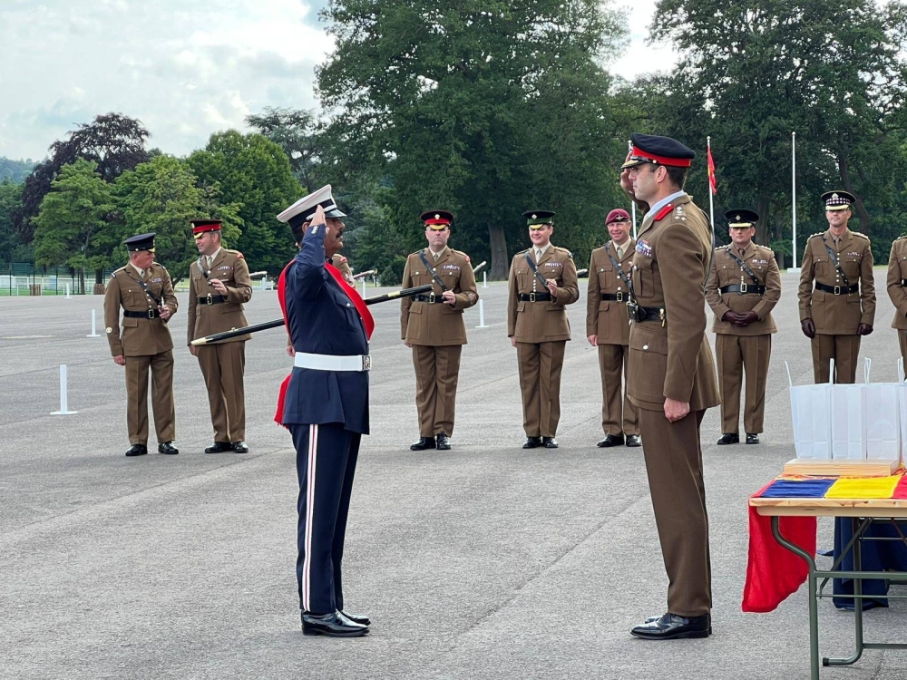 فريقا العصا لقياس الخطوات العسكرية يُحرزان الأول والثالث وأفضل قائد فريق في بطولة أكاديميّة "ساند هيرست"